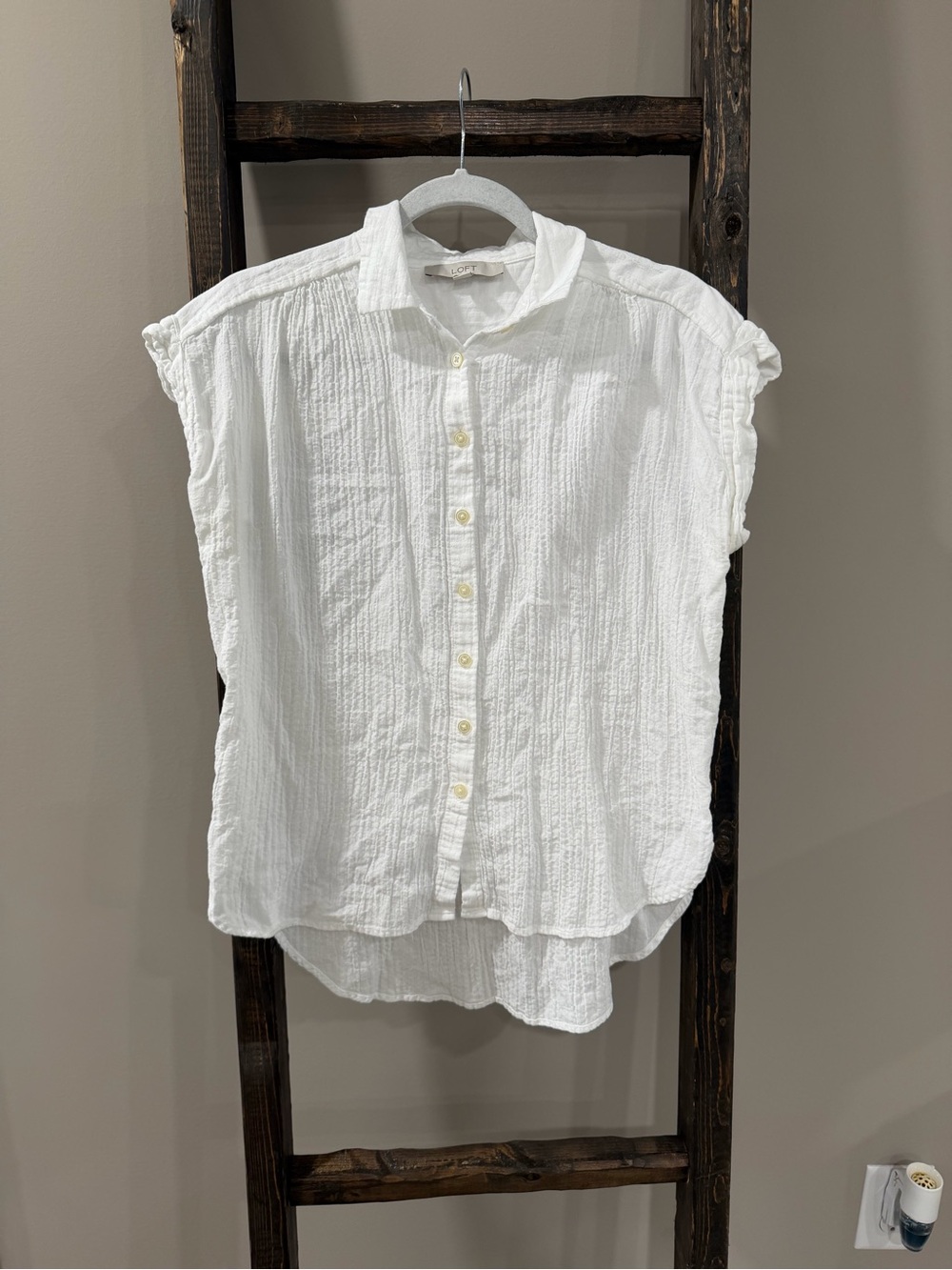 LOFT White Button Up Blouse With Ruffles & Subtle Verticle Pleating